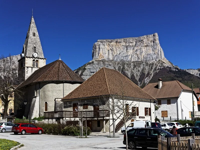 Connaissez-vous les 9 secrets sur le sommet du Mont Aiguille dans le Vercors ?