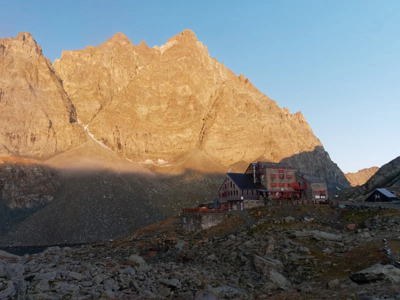 refuge sella quintino tour du mont viso refuge sella quintino