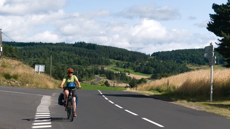 tour du massif central à vélo col saugues