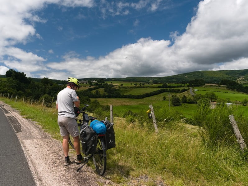 tour du massif central à vélo pause paulhac