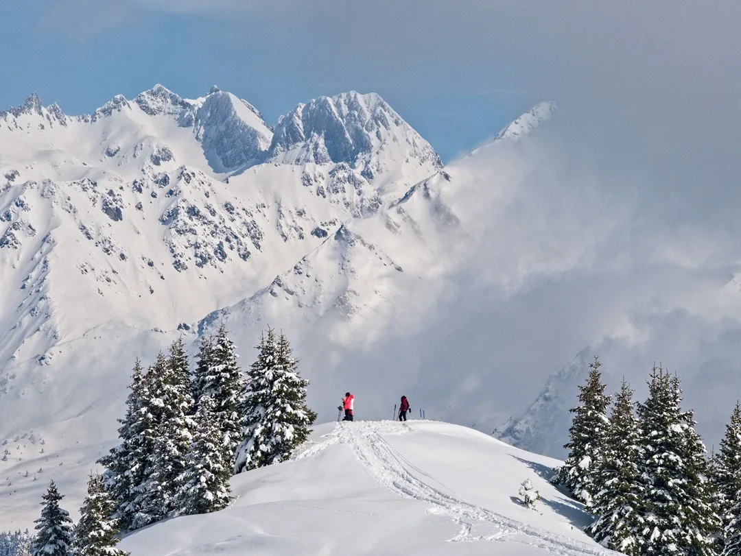 6 randonnées raquettes dans Belledonne