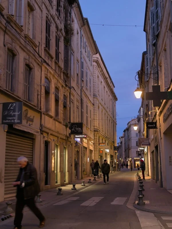 centre avignon soir visiter avignon à pied centre avignon soir