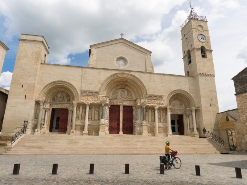 vélo camargue abbatiale-saint-gilles