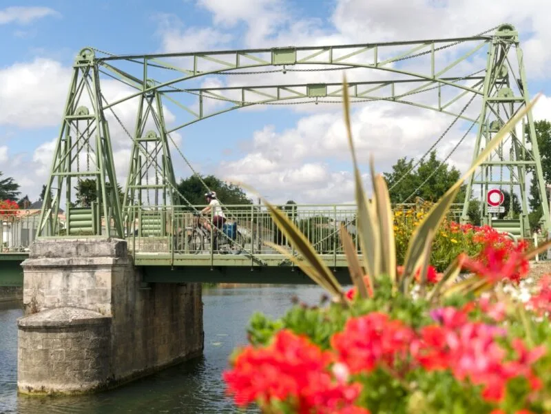pont de magne visiter le marais poitevin pont-de-magné