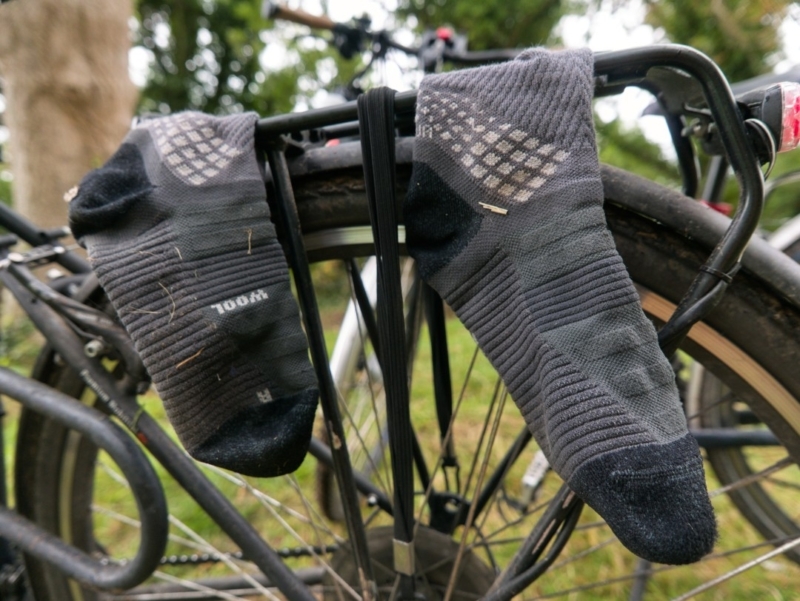 chaussettes sales sur velo vélomaritime bretagne chaussettes-sales-sur-velo