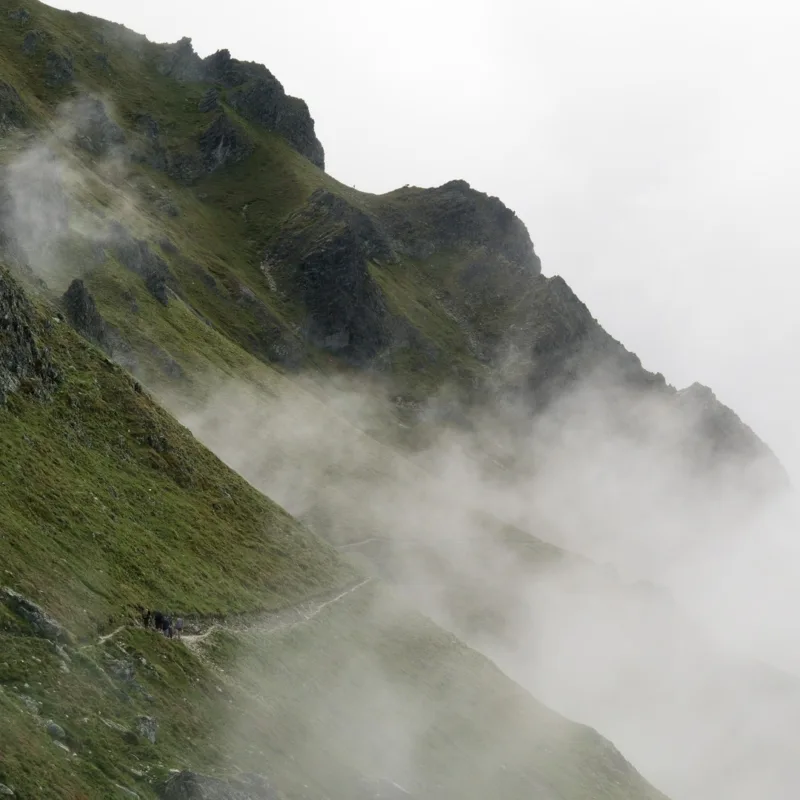 sentier et randonneurs col de leschaux sentier et randonneurs col de leschaux