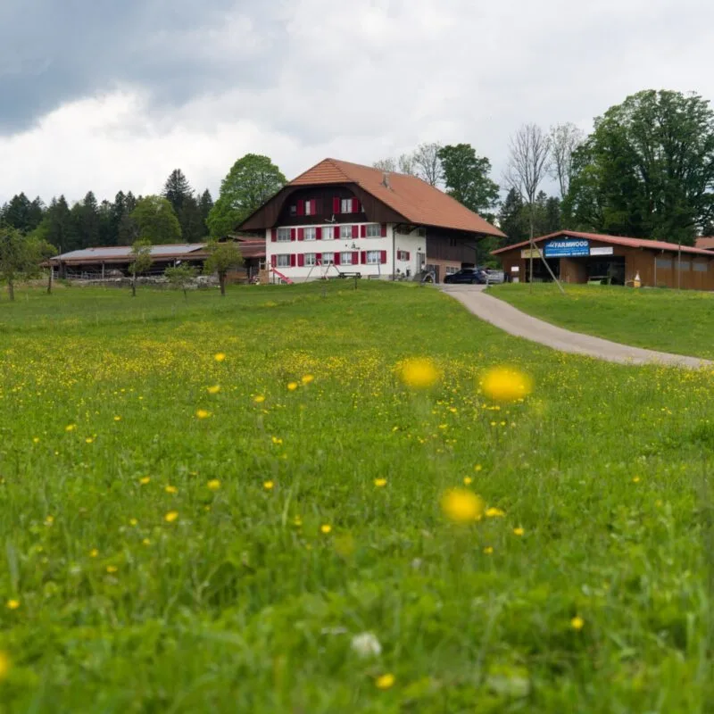 ferme agricole jura suisse combe voyage velo
