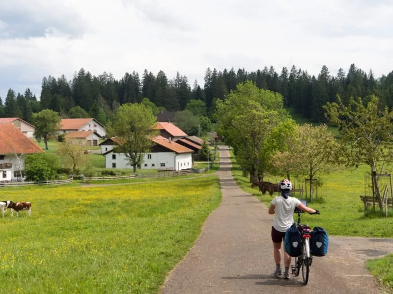 voyage a velo jura suisse