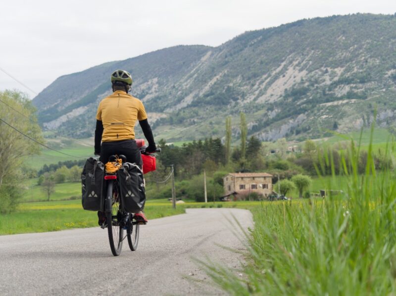cycliste vers tartonne haute provence cycliste vers tartonne haute provence