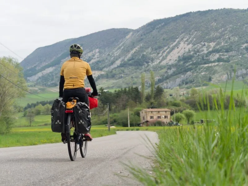cycliste vers tartonne haute provence cycliste vers tartonne haute provence